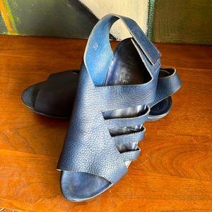 TRIPPEN sandals in deep navy leather. Great condition, size 39/8.5.
